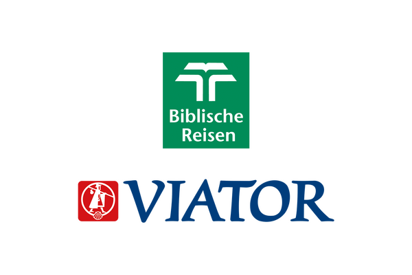Logos von Biblische Reisen und VIATOR-Reisen mit rotem Pilger-Signet und Bibel-Symbol